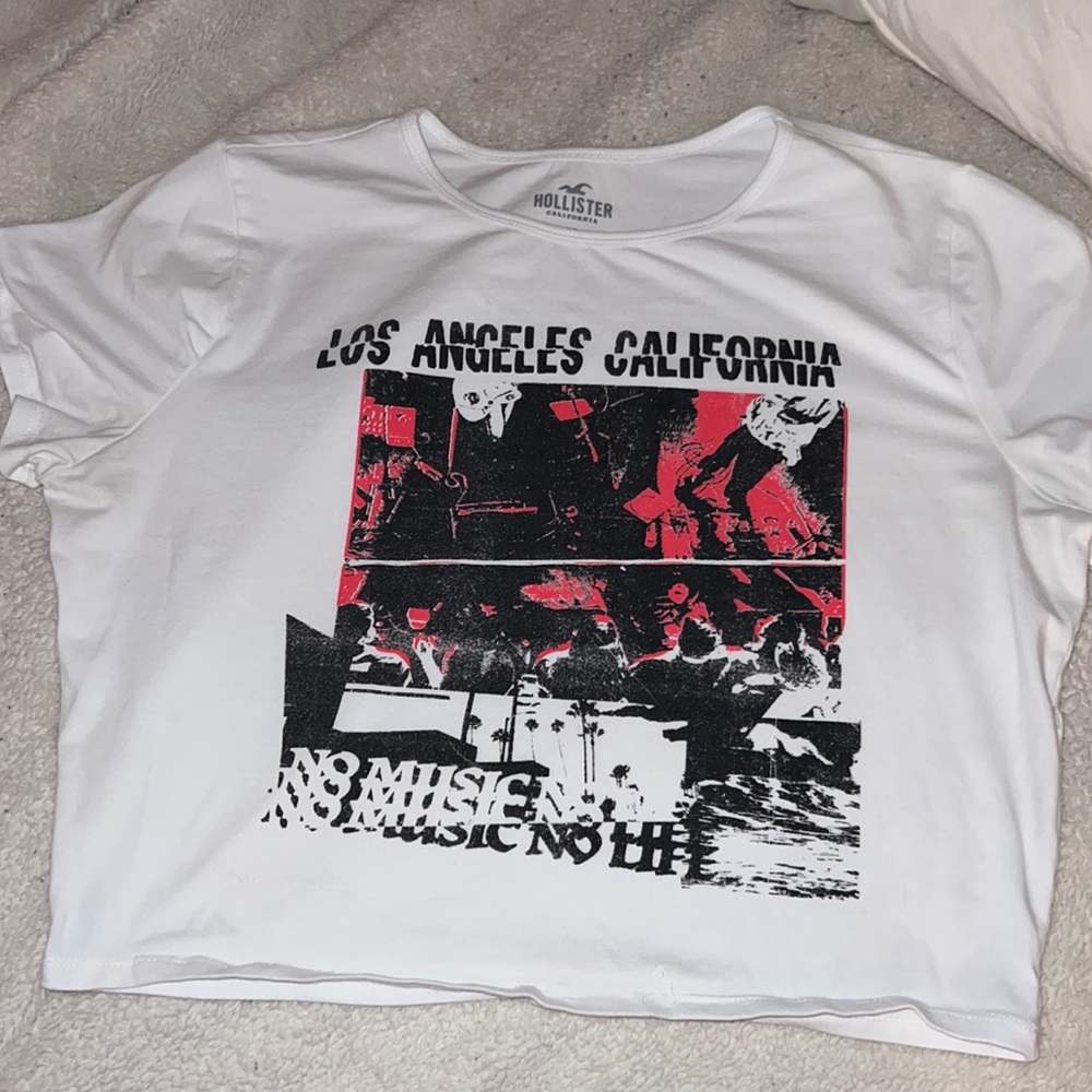 This is a Hollister baby tee. I’ve only worn this shirt 3 times.